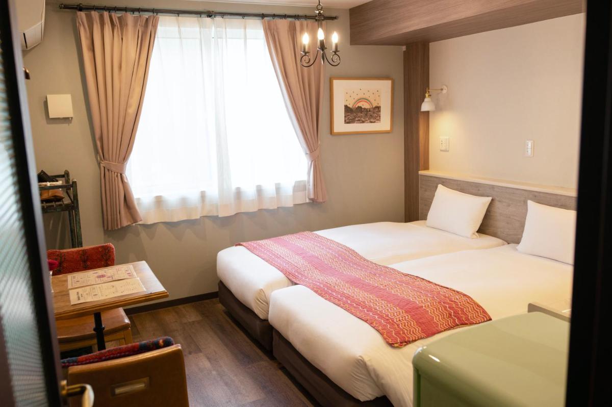 7 Rooms Hotel & Cafe