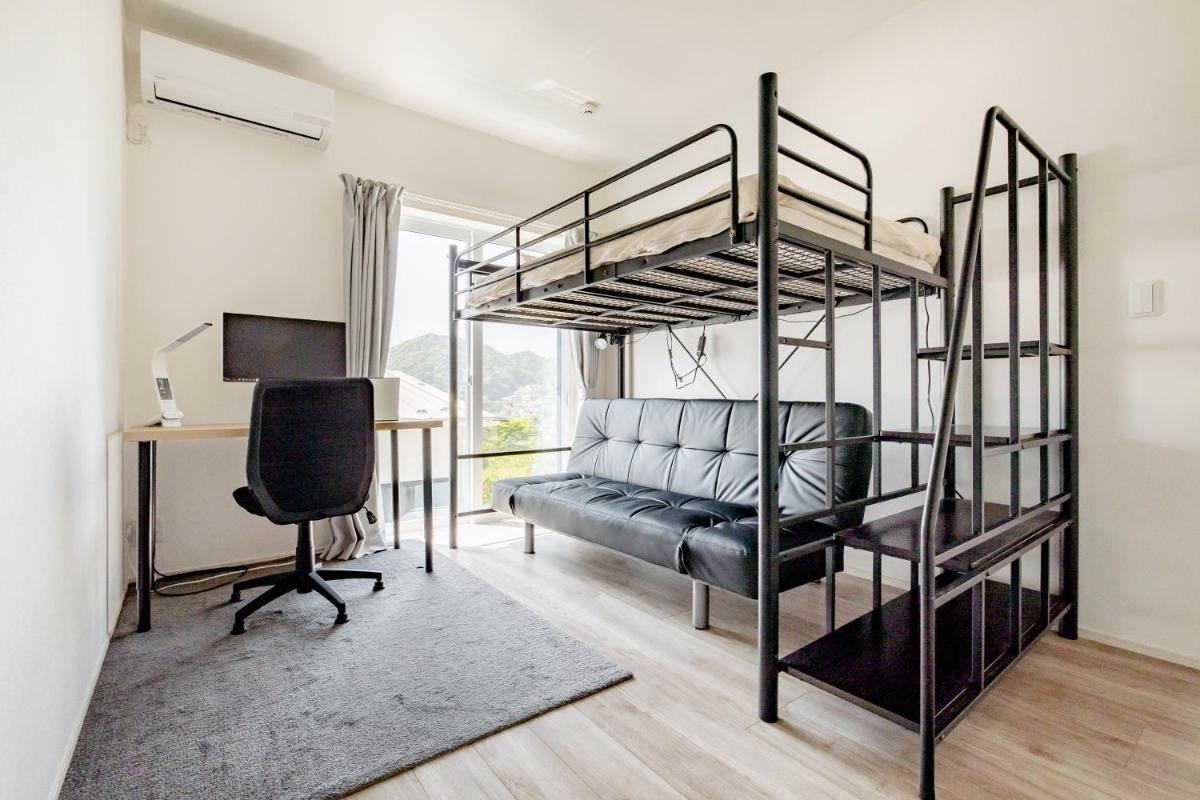 Roopt Hayama Collective House
