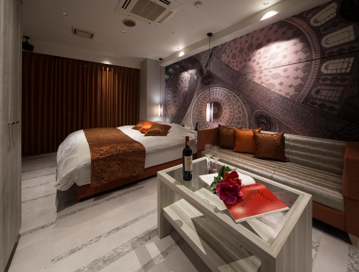 HOTEL FINE - INTO THE PREMlUM -