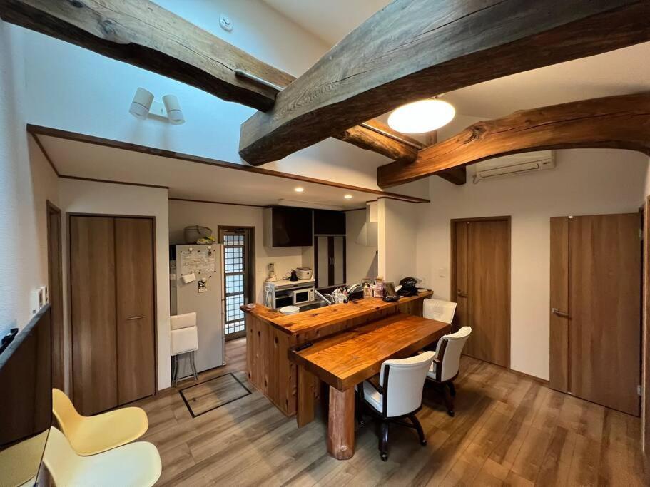 moksa house 裏山のある平家