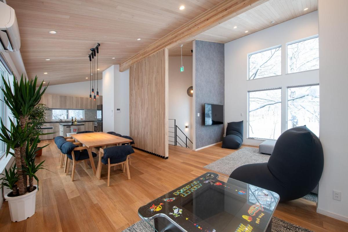 Moraine Onsen Chalet