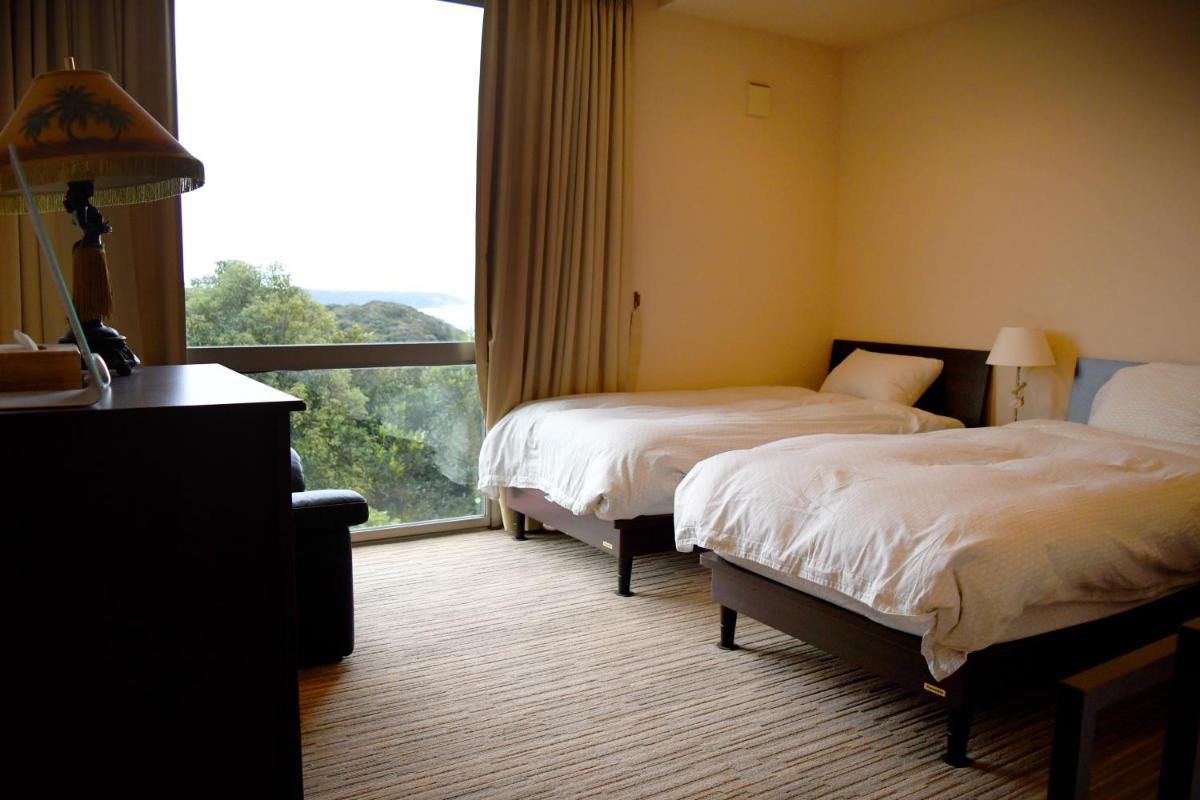 Ocean View Luxury Beach House - Huge Luxury Home, beside the beach with BBQ