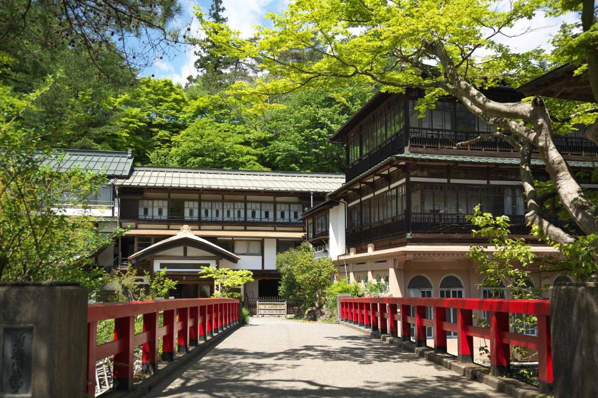 積善館　佳松亭・山荘