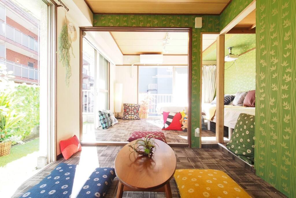 Shinjuku 3 min walk from station #projector #OH3-1